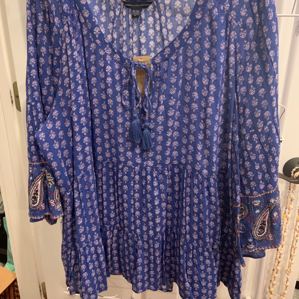 American Eagle blue peasant top
